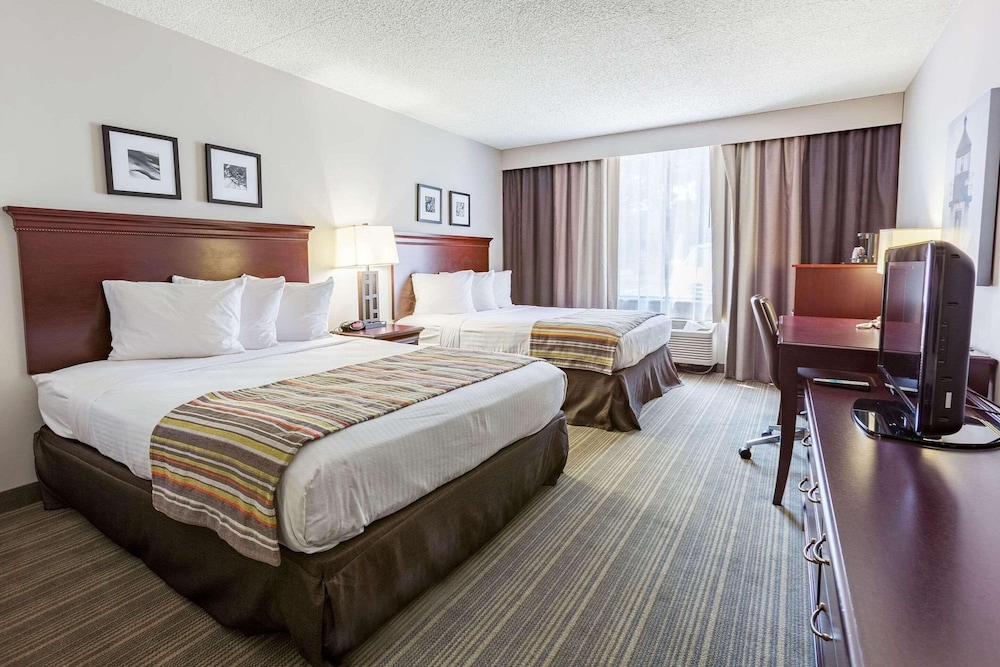 ROOM, QUEEN BED, ACCESSIBLE