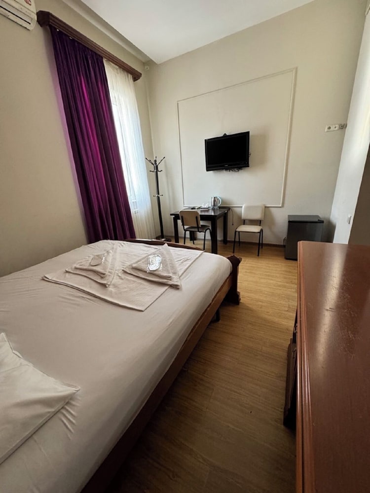 Bella Hotel 24/50
