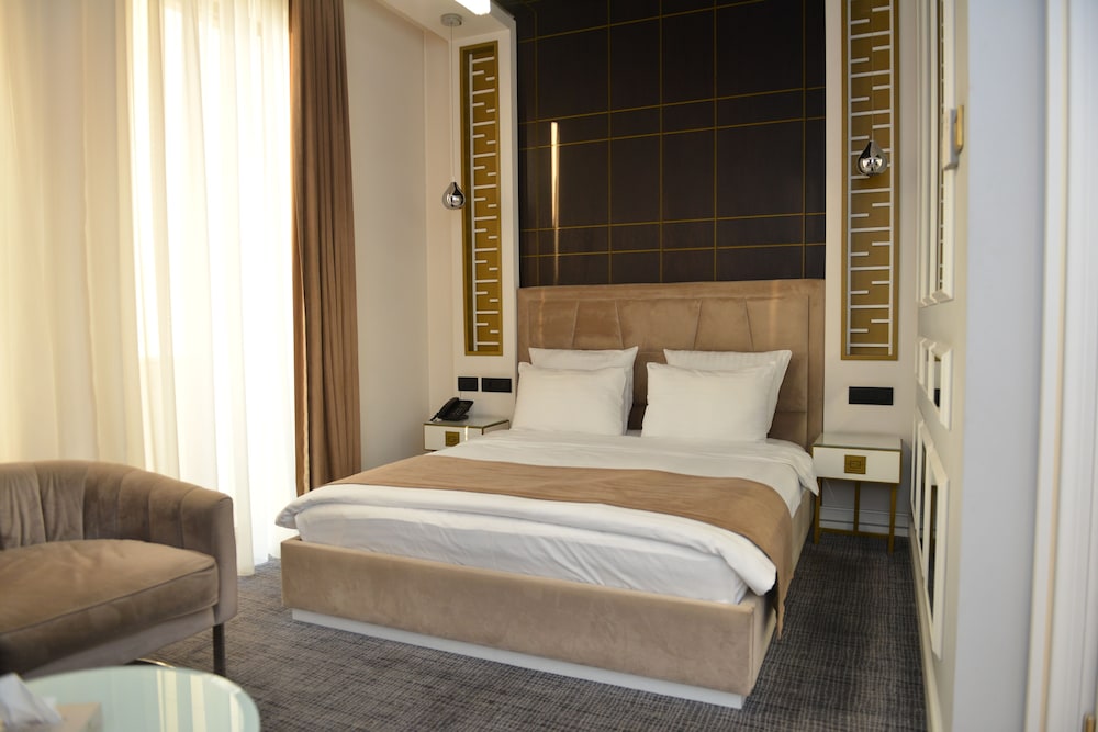Aghababyan S Hotel 33/77