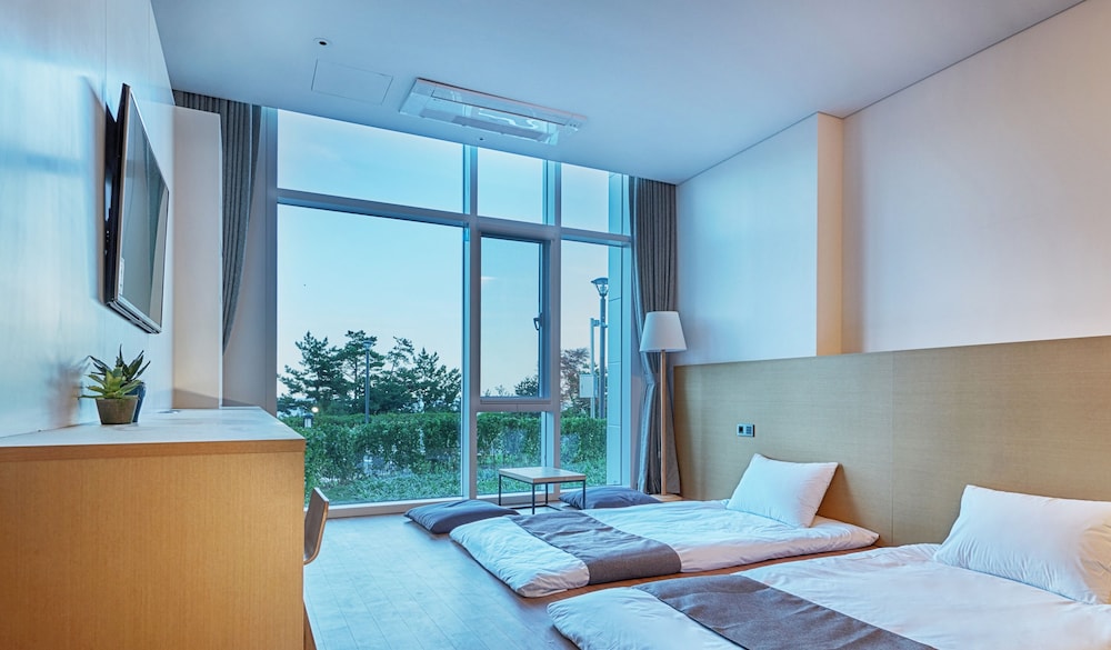 Naksan Beach Hotel 12/48