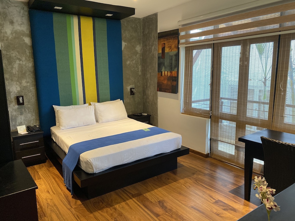 DELUXE, DOUBLE BED