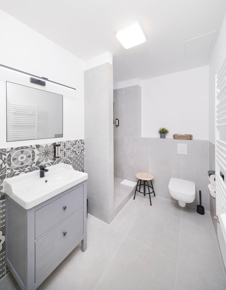 Studio, Twin Beds, Old Town Apartments Schonhauser Allee Berlin 6/9