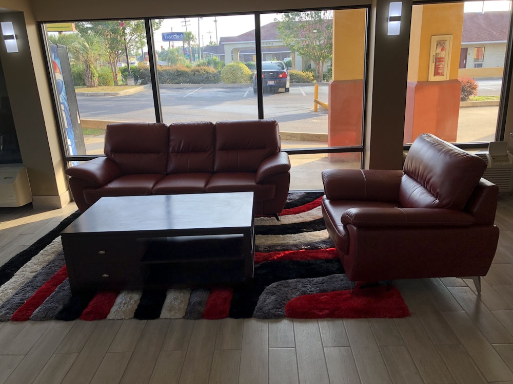 Super 8 By Wyndham Orangeburg 17/22