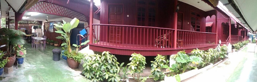 Budget Beach Resort 2/20