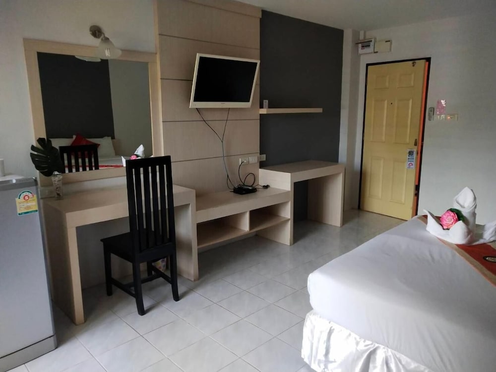 Grand Esie Service Apartment 8/24