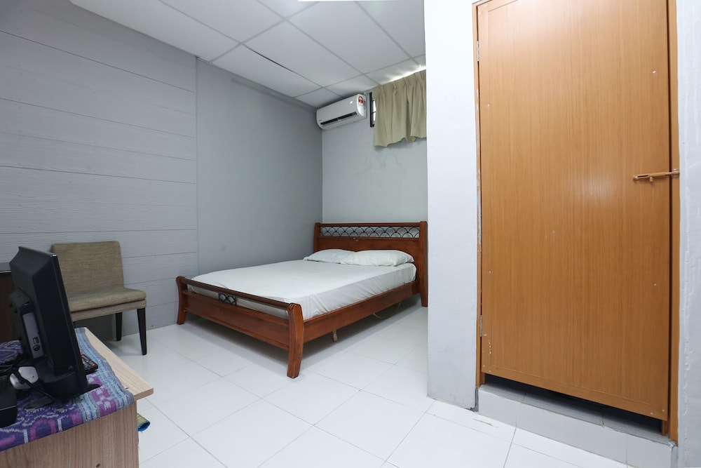 SPOT ON 89796 D'noor Budget Inn 15/27