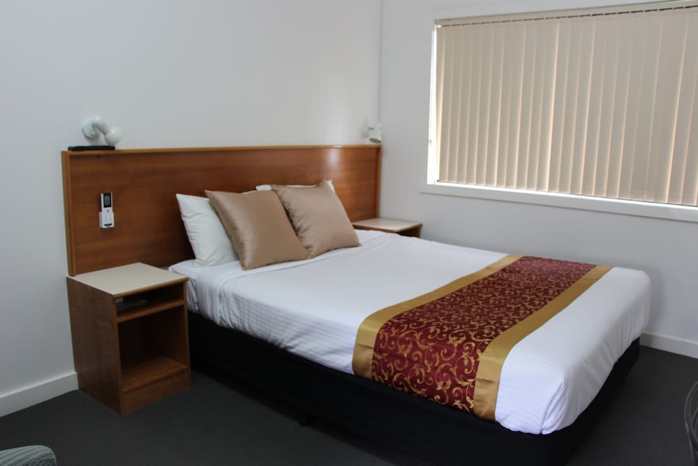 PIONEER WAY MOTEL 17/55