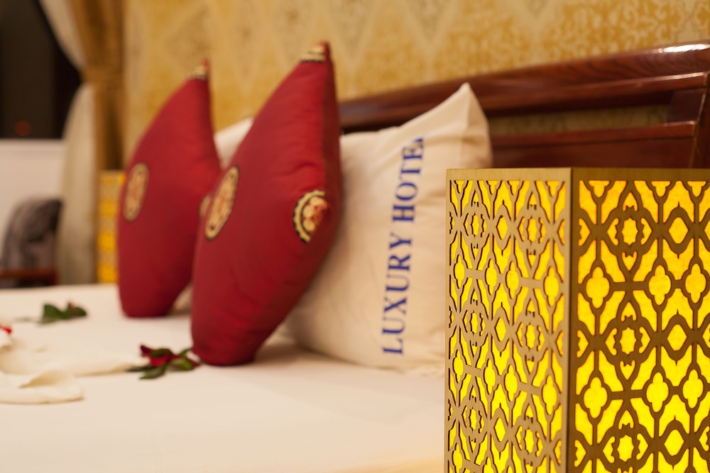 Luxury Hotel 38/58