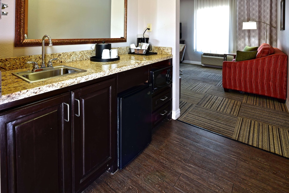 Hampton Inn & Suites Fredericksburg 31/34