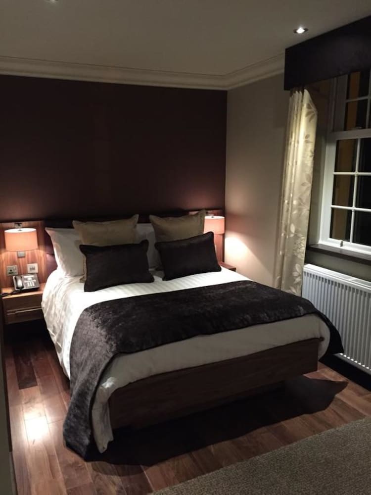 Busby Hotel 30/47