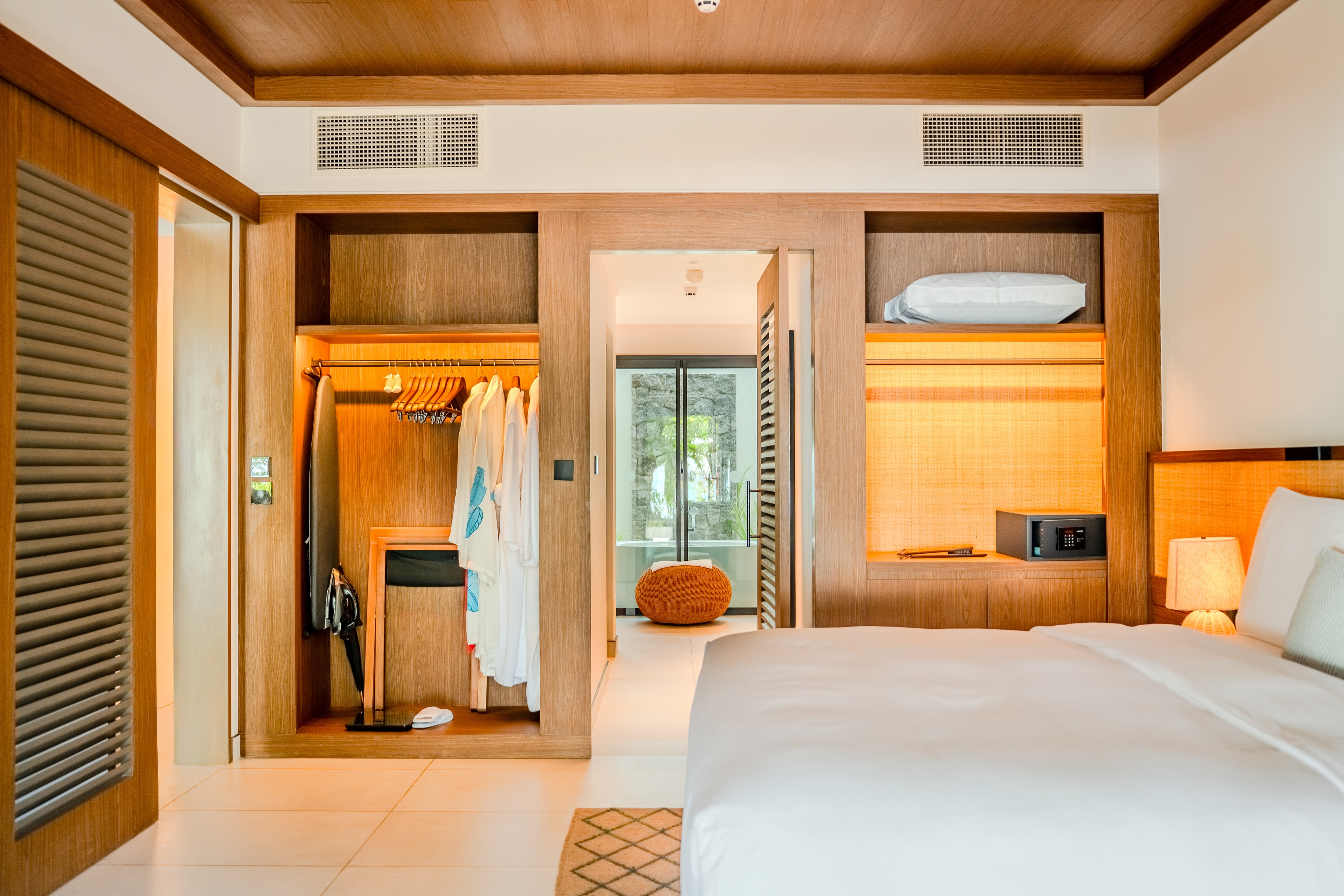 Four Bedroom Beach Pool Villa، Avani Plus Barbarons Seychelles Resort 2/4