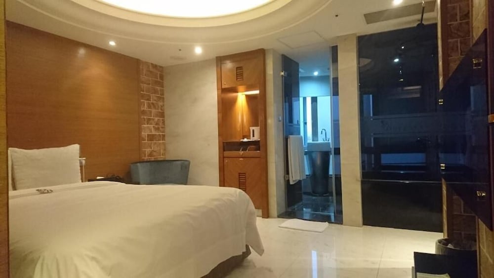 Burgary Hotel 16/50