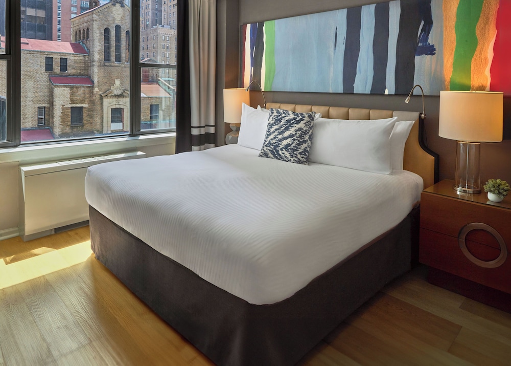 ROOM, KING BED, ACCESSIBLE