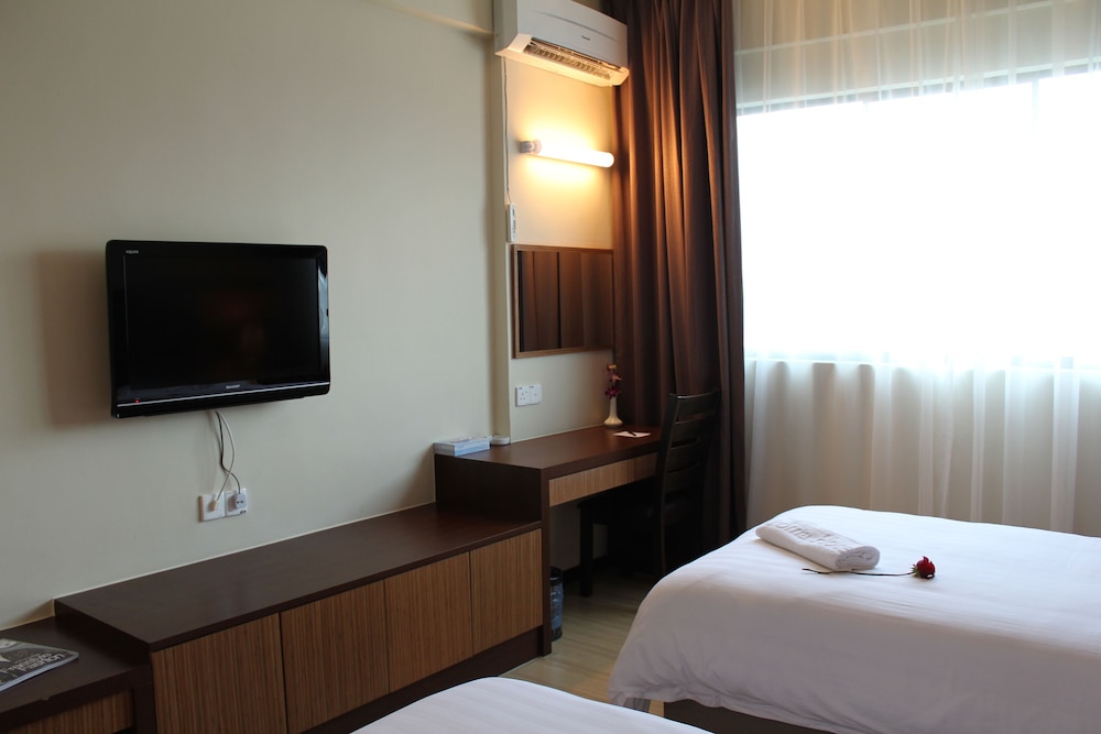 Aroma Hotel 8/25