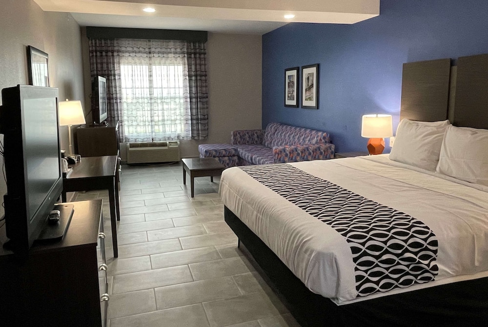 La Quinta Inn & Suites by Wyndham Schertz 7/34