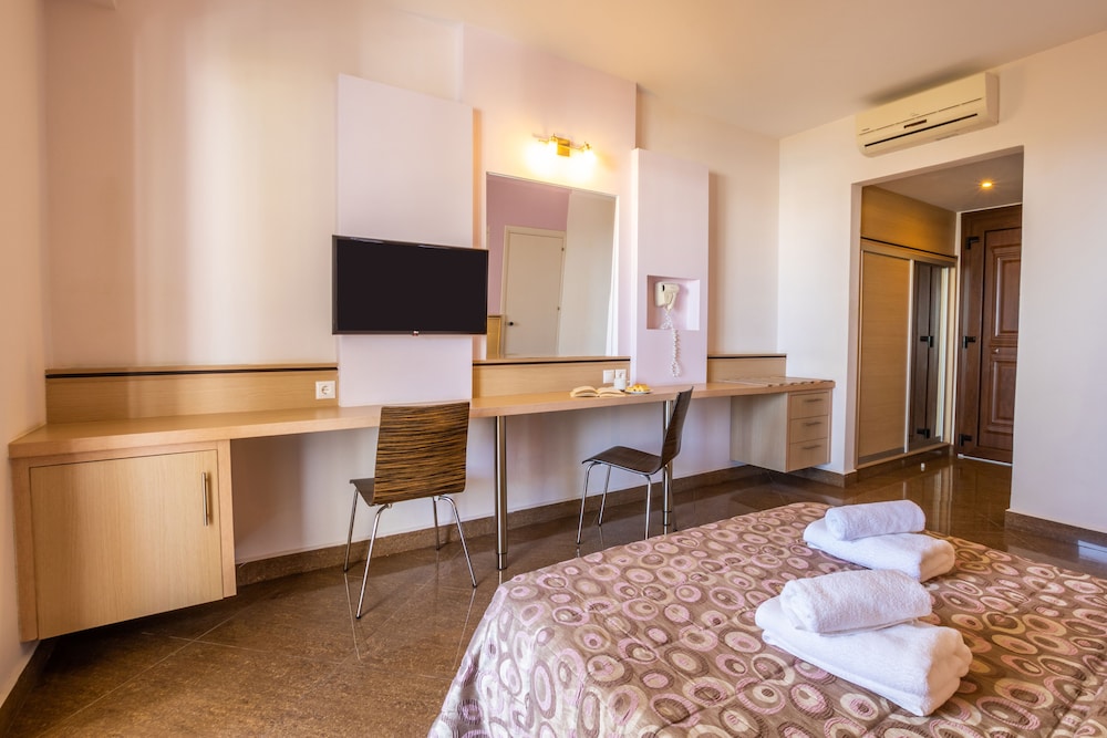 Irini Hotel 41/63