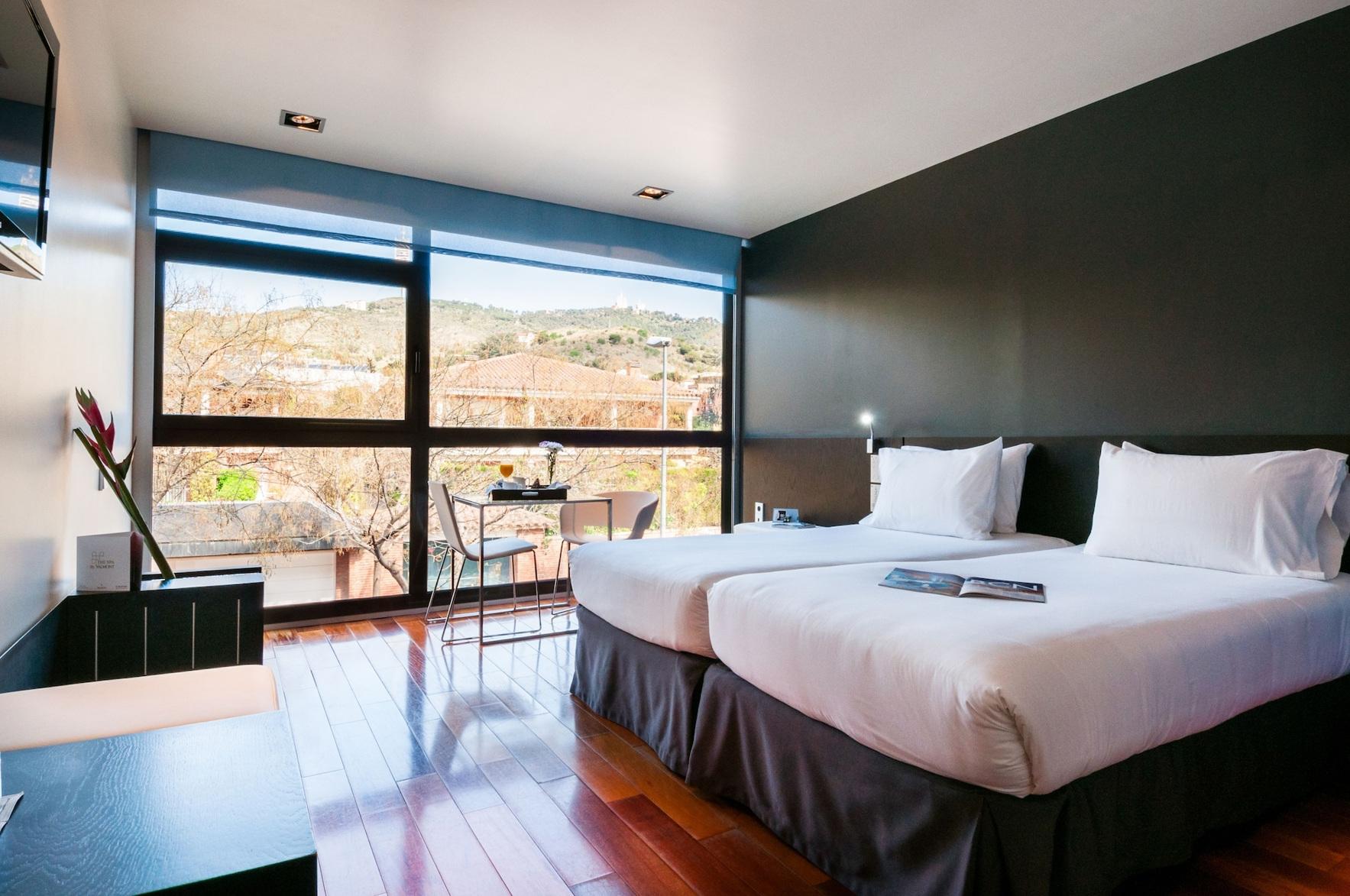 1 Bedroom, City, Queen and Twin Beds
