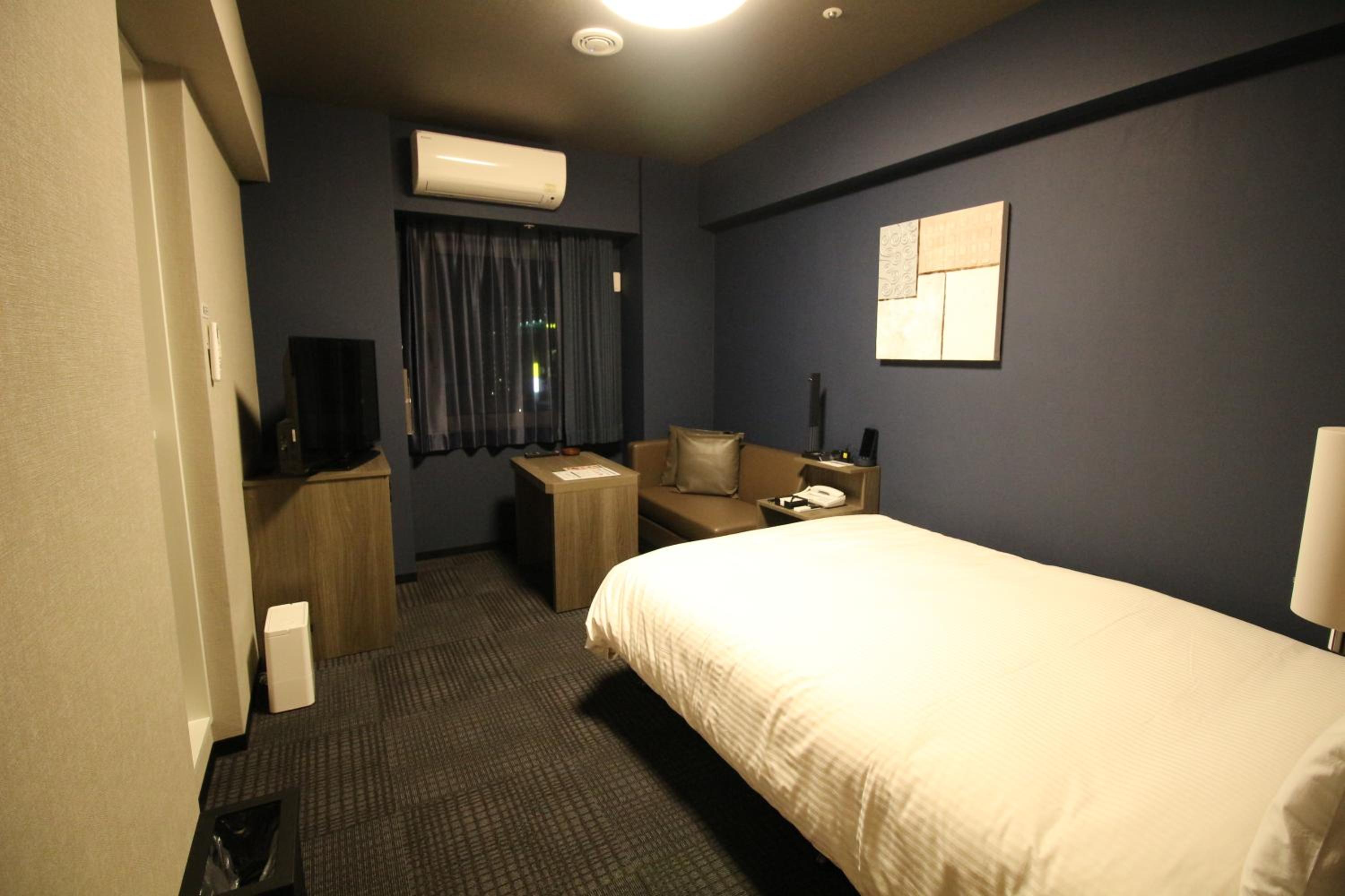 Room, Semi Double Bed