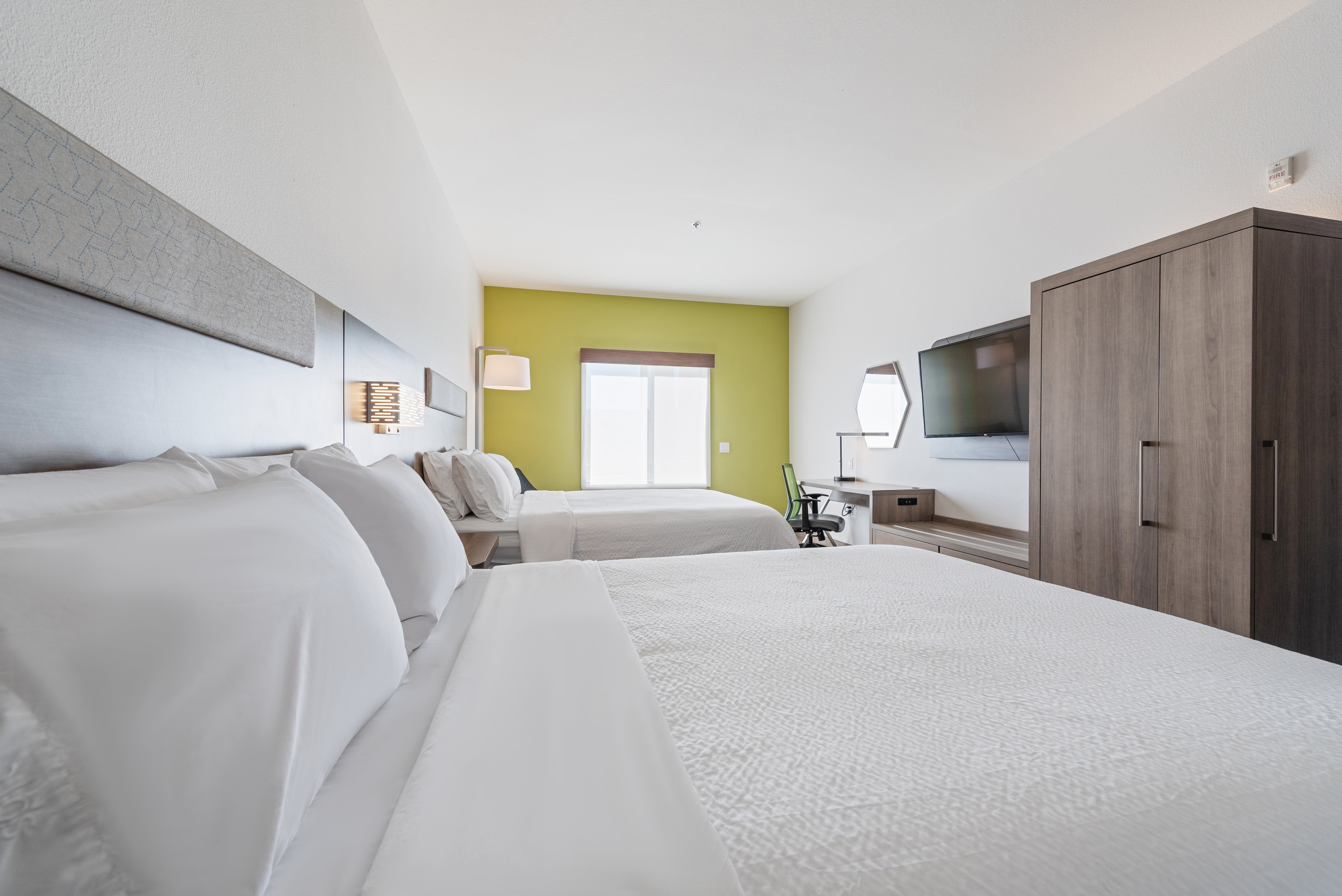 Holiday Inn Express Hotel & Suites Lamar 22/78