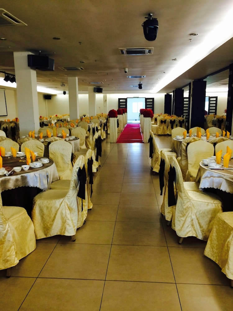Grand Court Hotel 45/56