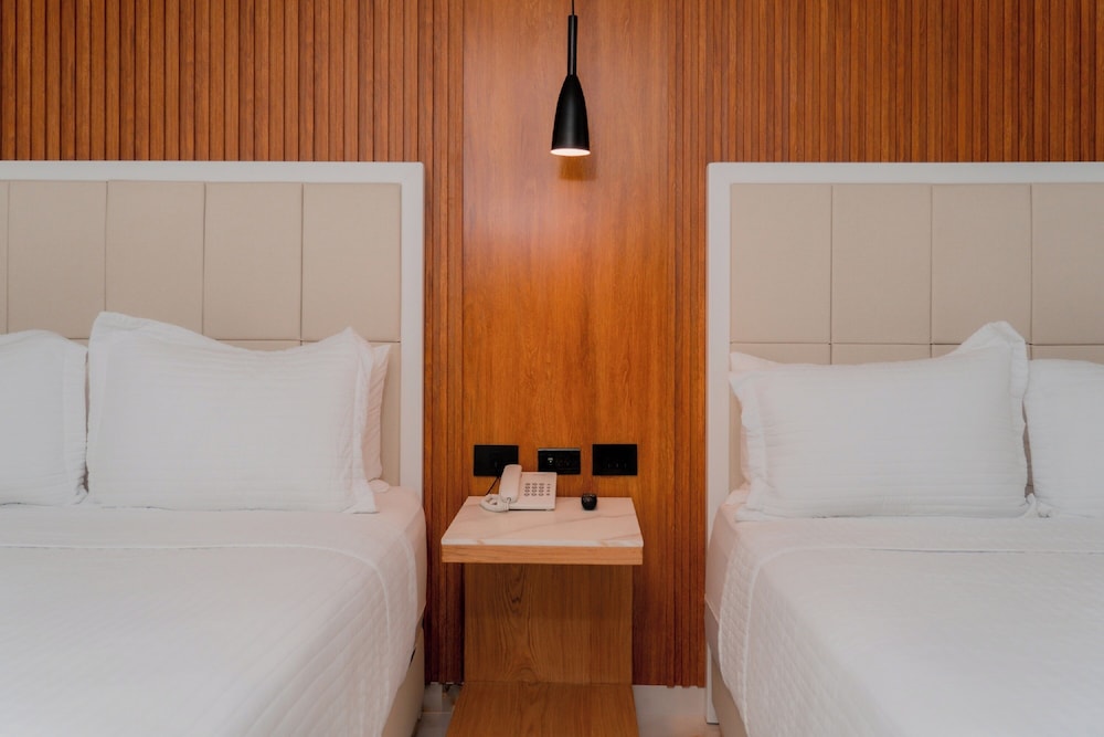 INTERIOR, STANDARD, QUADRUPLE