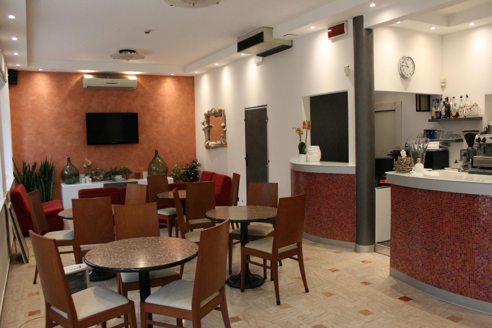 Hotel Ardesia 18/20