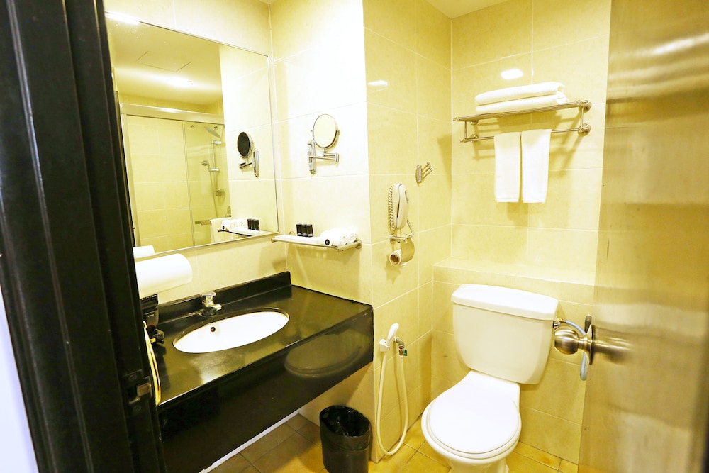 Borneo Royale Hotel 24/26