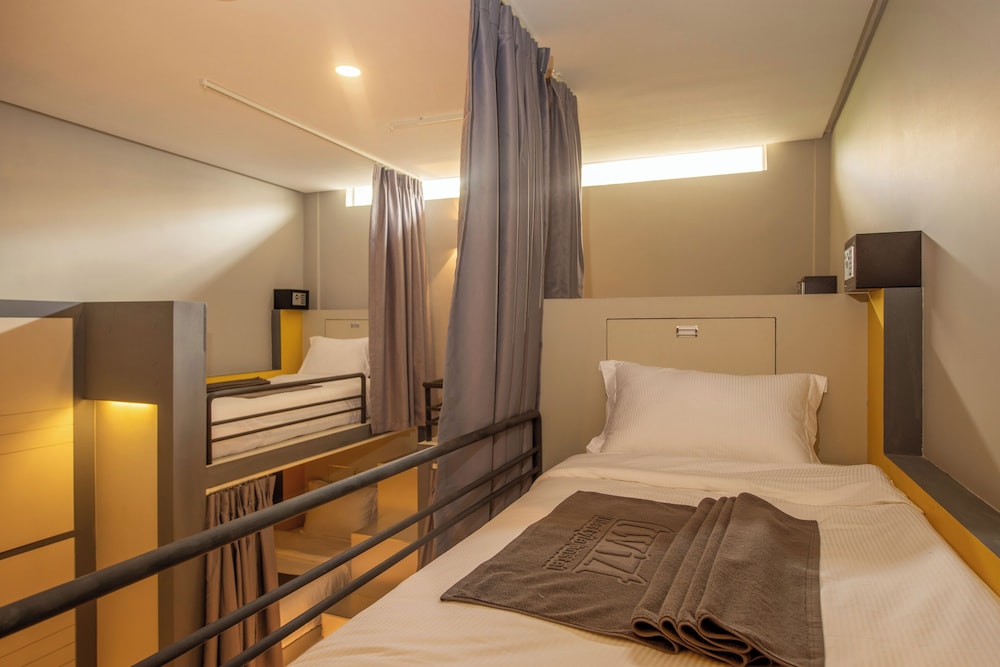 FEMALE DORM, 12 BEDS