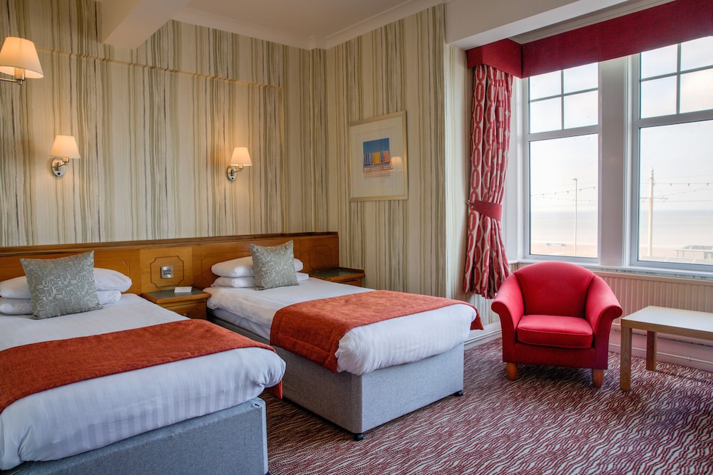 The Cliffs Hotel Blackpool 24/74