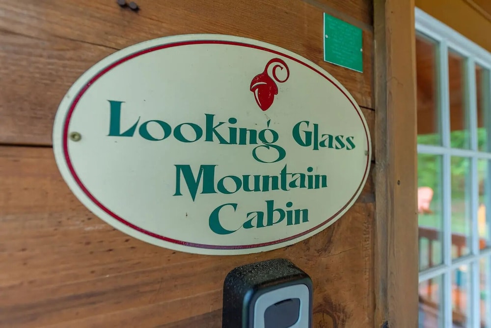 Engadine Inn & Cabins 16/50