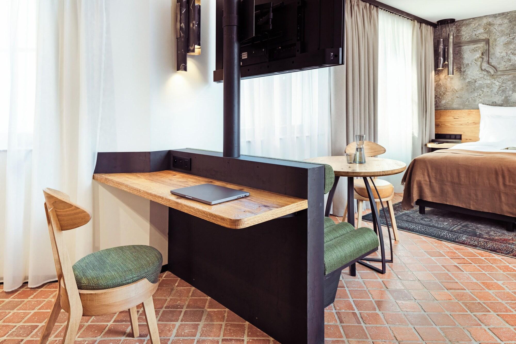Nomadic Urban Premium Suites 44/50