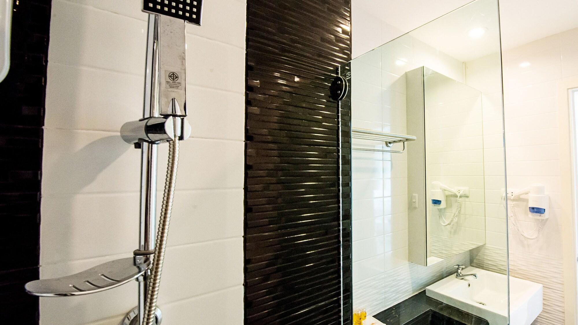B2 Mae Sot Premier Hotel 23/24