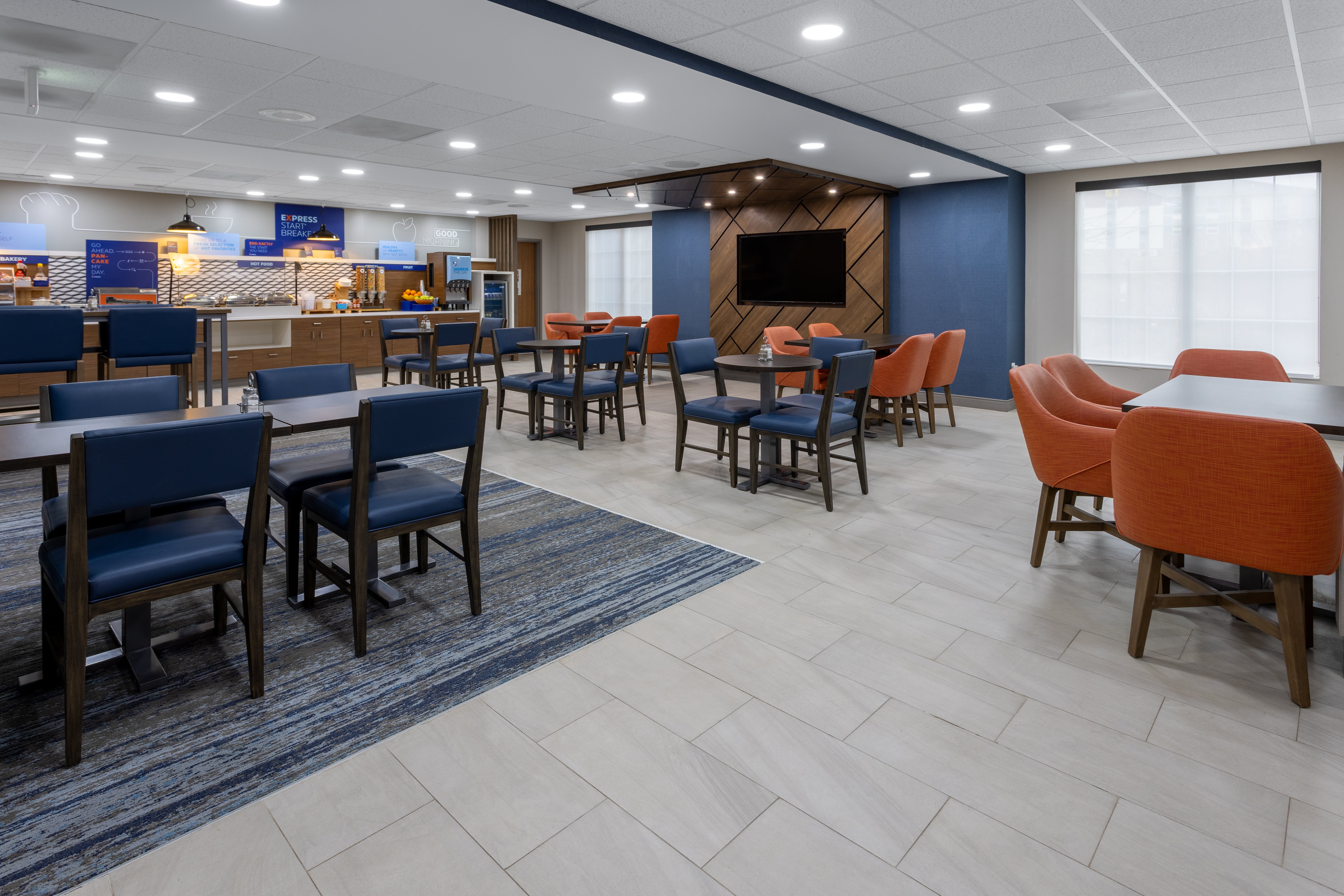 Holiday Inn Express Suites Center Township 53/78