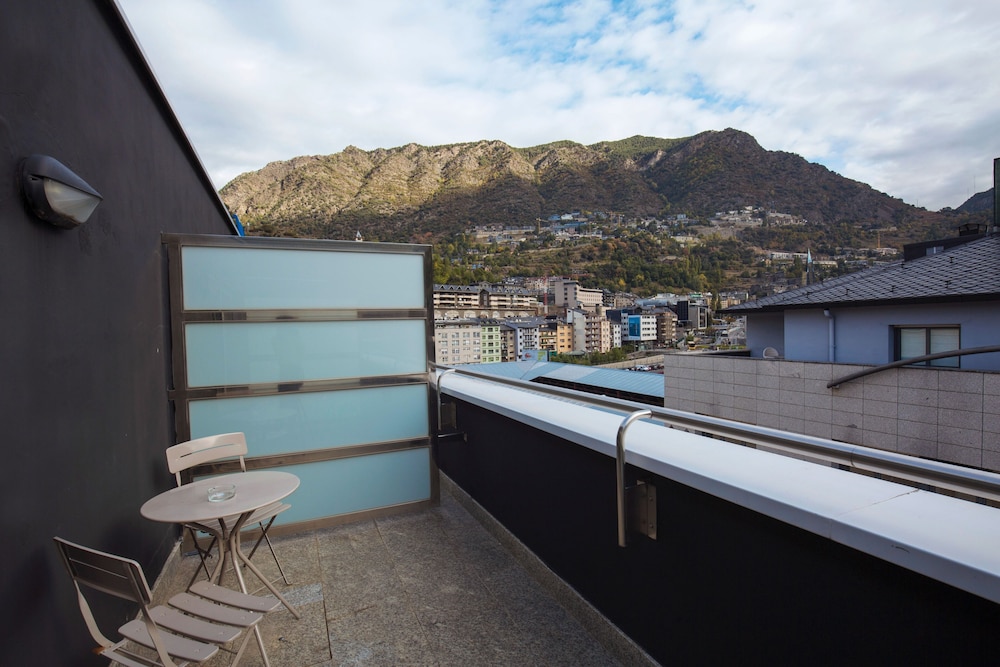 Yomo Centric Hotel 5/50