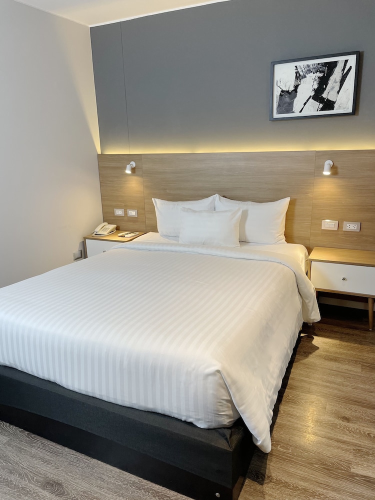 ROOM, DOUBLE BED