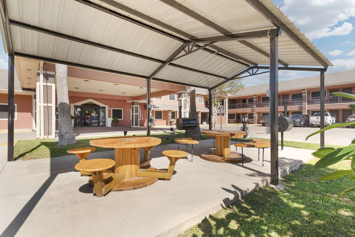 Best Western Plus Edinburg Inn & Suites 7/16