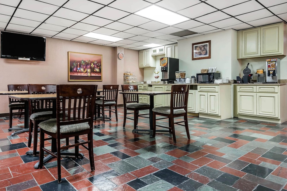 Quality Inn & Suites Binghamton Vestal 28/31