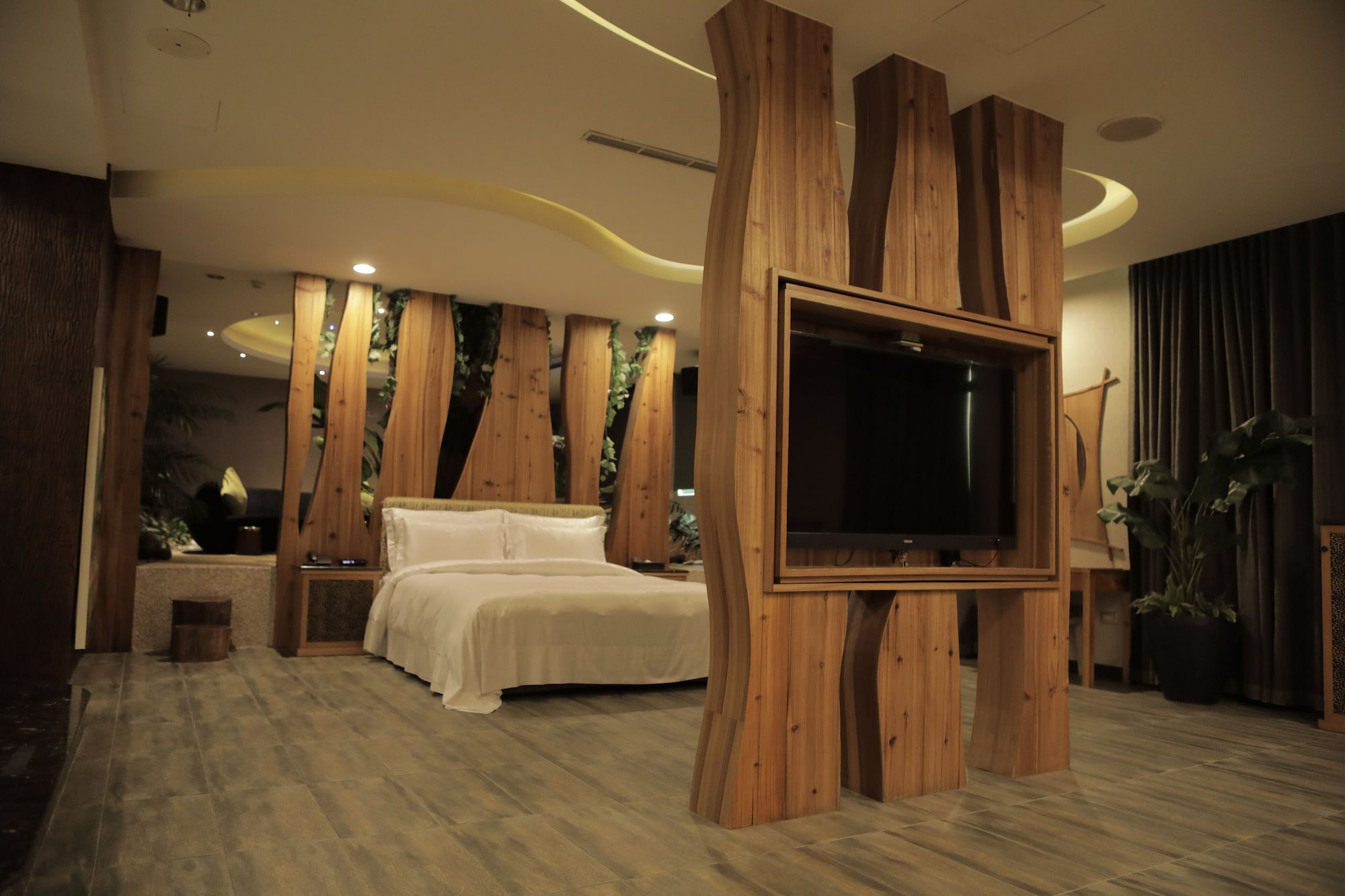 PRESIDENTIAL, SUITE