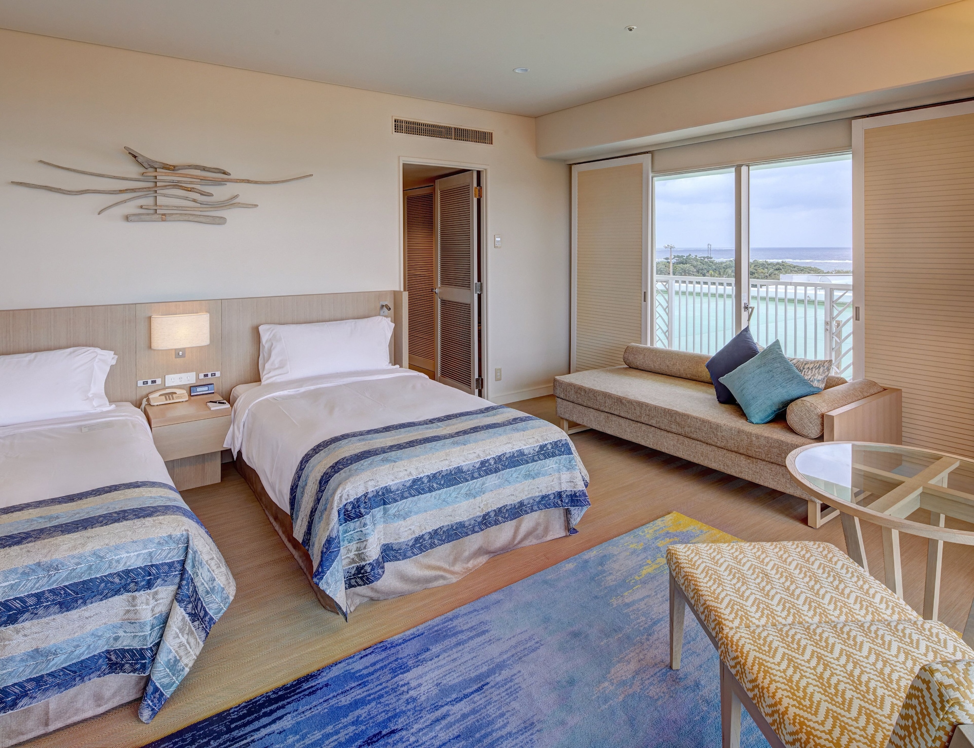 Premium, Twin Beds, Ocean Wing, Corner