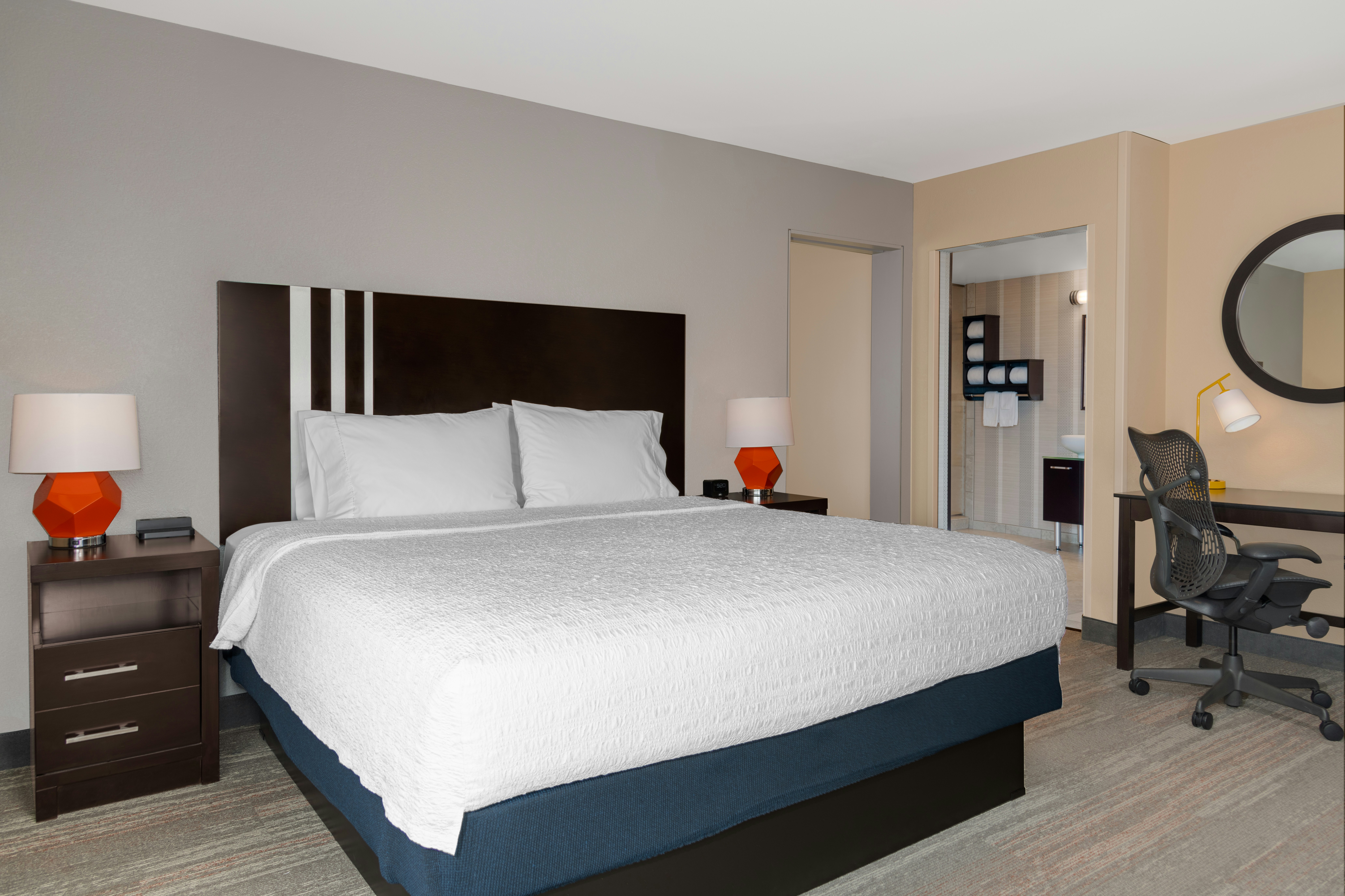 SUITE, KING BED, JETTED TUB