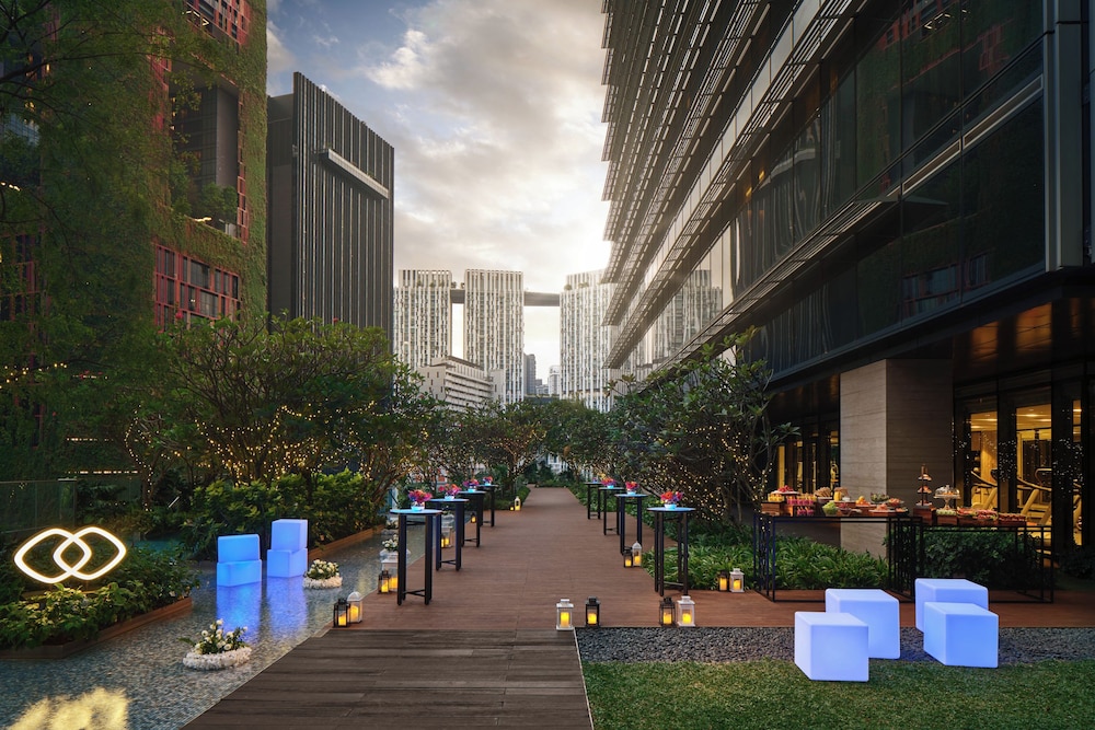 Sofitel Singapore City Centre 63/71