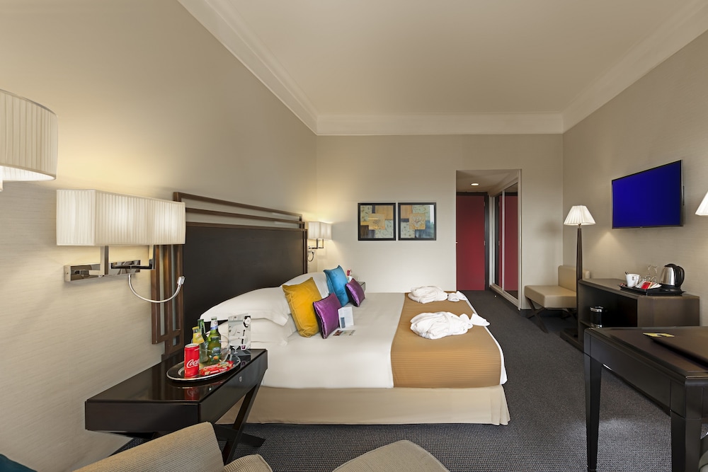 Crowne Plaza St Peter S 39/77