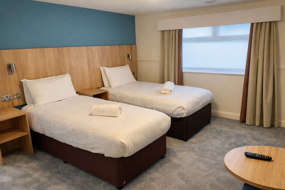 Lodge, Twin Beds، North Shore Hotel and Golf Club 2/3
