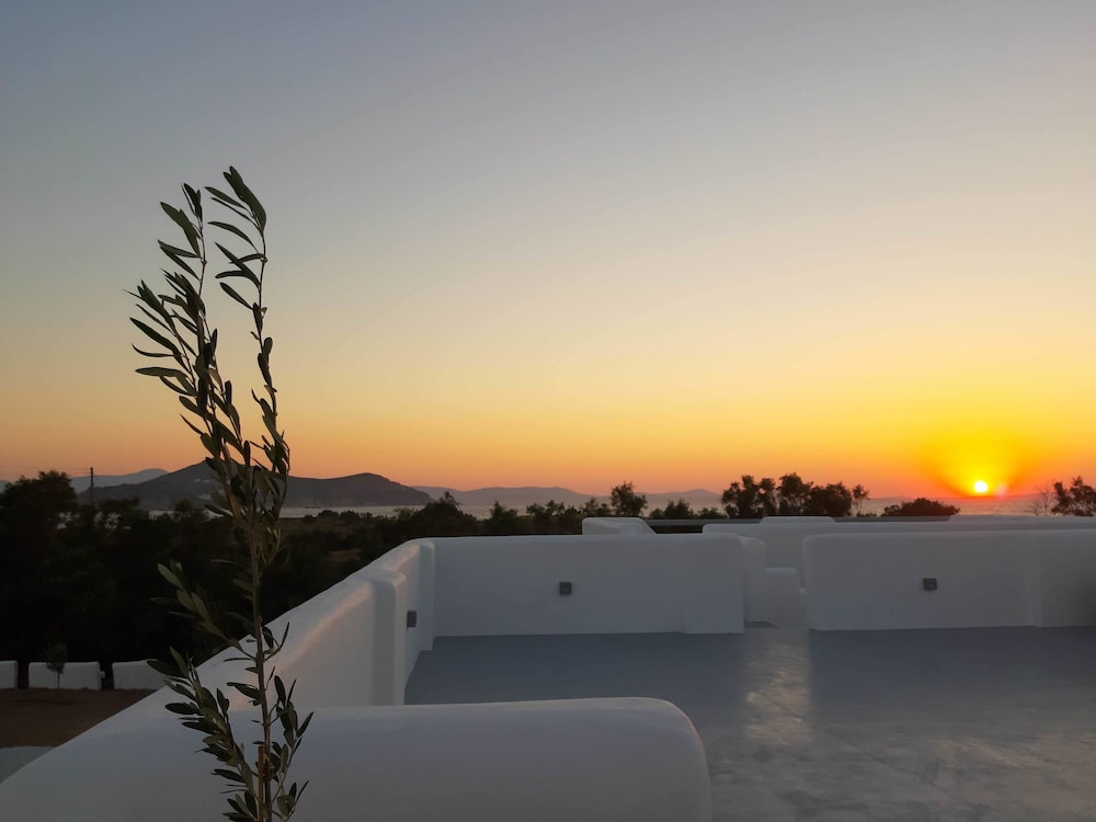 Crystal Mare Suites 25/33