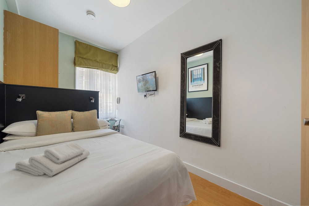 Studios 2 Let North Gower 14/75