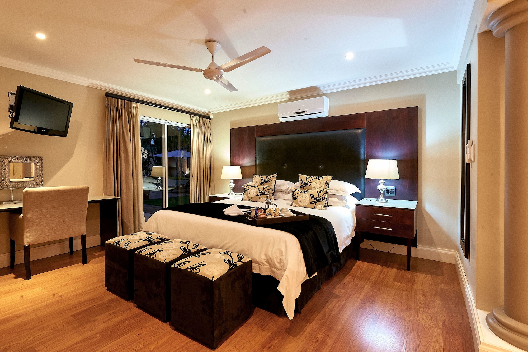 Manor, Suite, King Bed