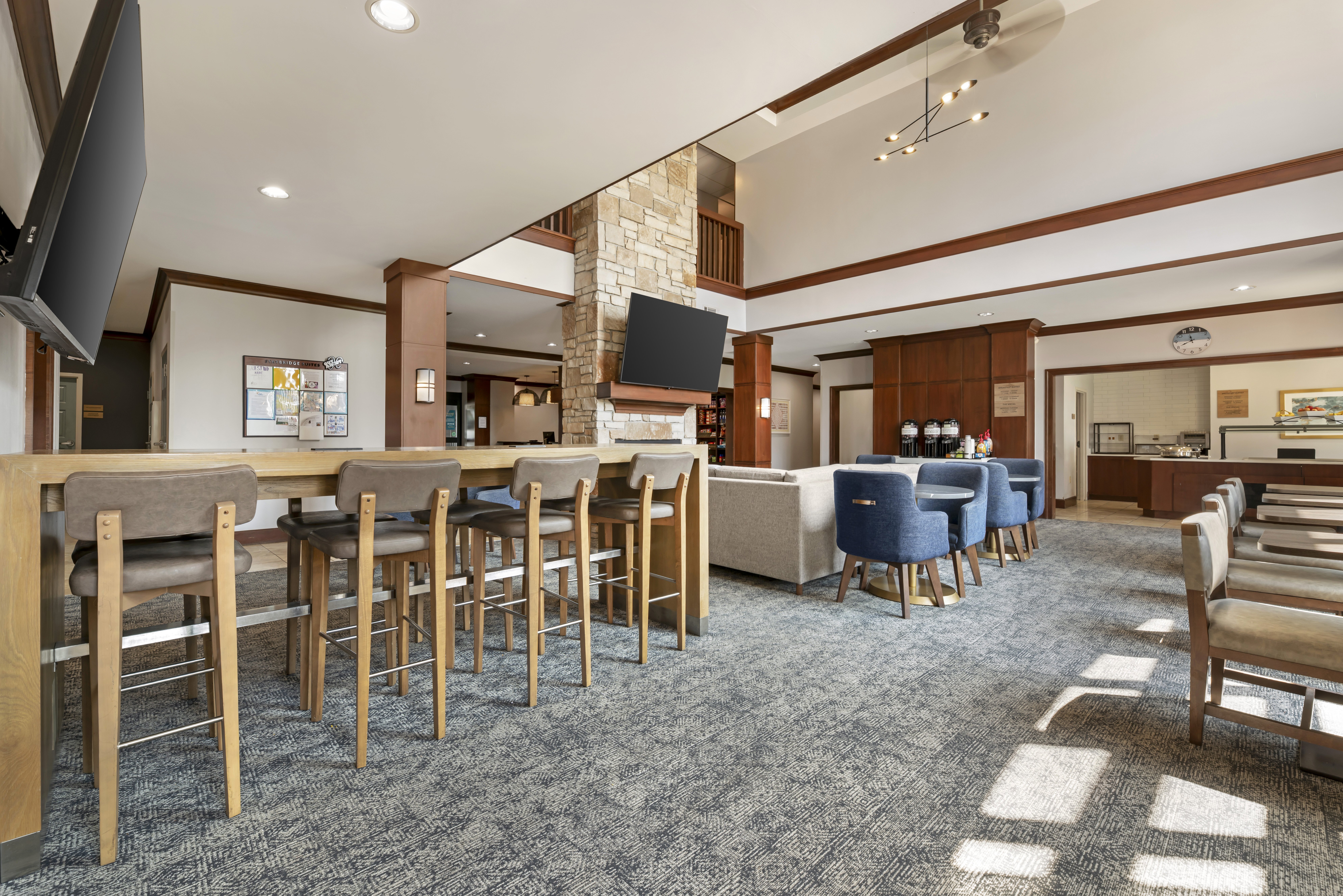 Staybridge Suites Milwaukee West-Oconomowoc 54/73