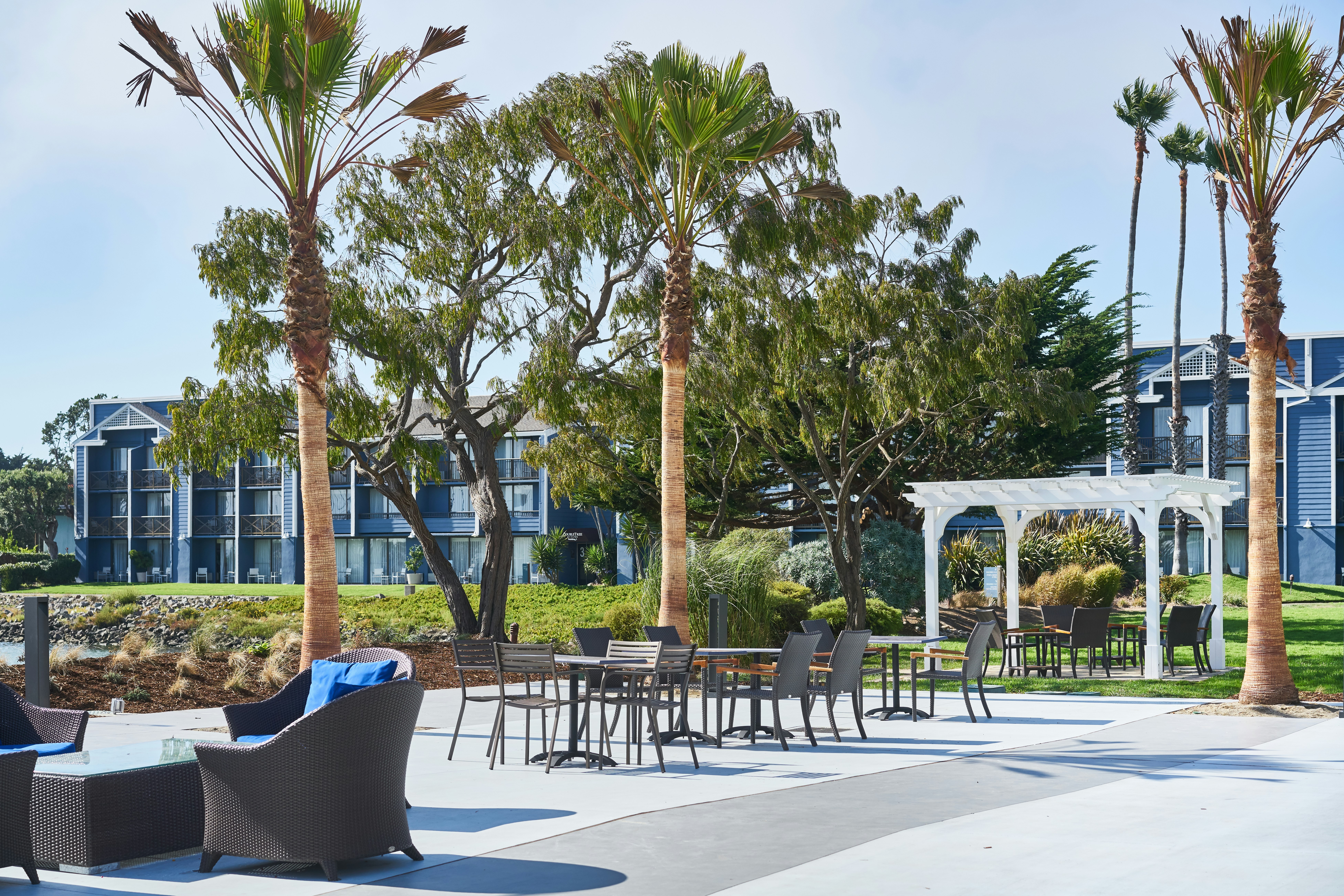 DoubleTree by Hilton Hotel Berkeley Marina 76/83
