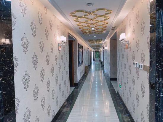 Chonpines Hotel (Guangyuan Nanhe Central Square) 5/33