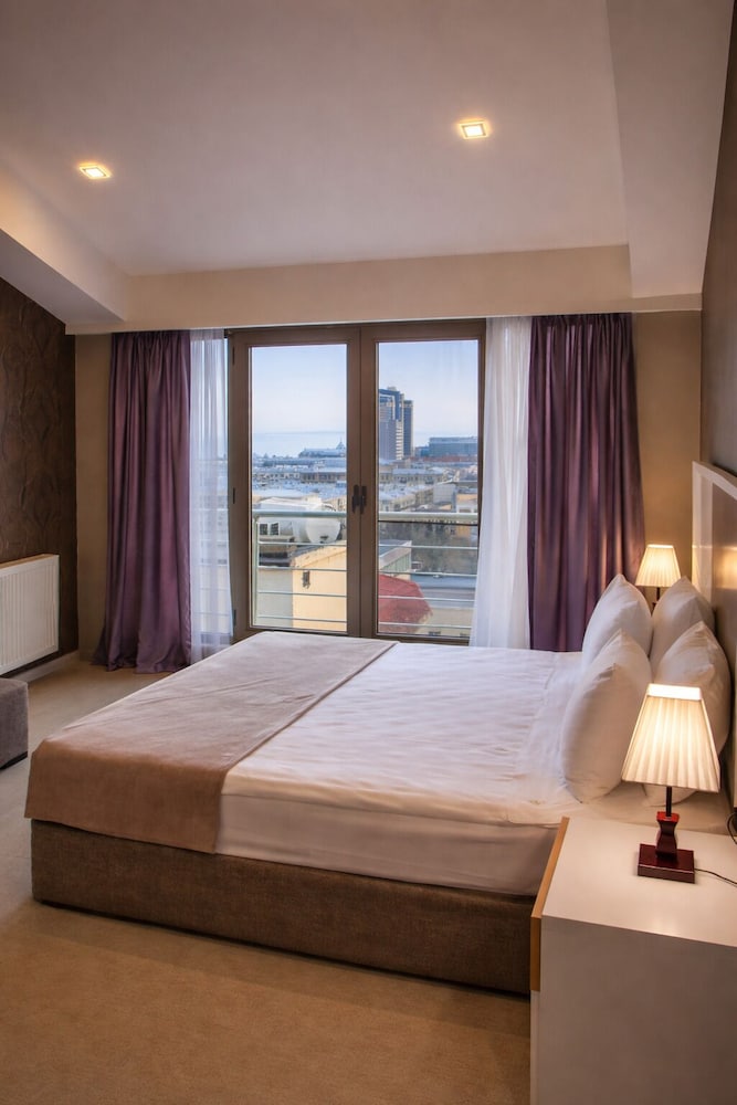 APARTMENT, KING BED